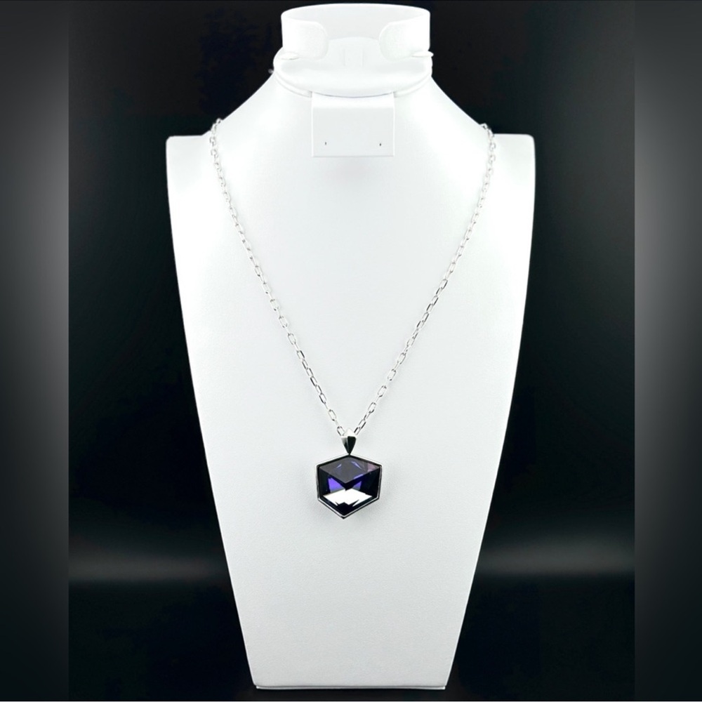 FUZION PENDANT NECKLACE
Touchstone Crystal by Swarovski